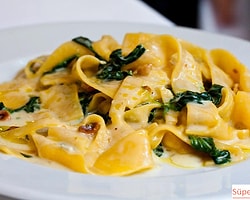 Peynir Soslu Cevizli Papardelle Tarifi