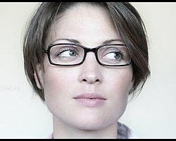 Kova Burcu Kadını