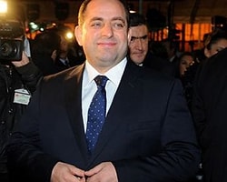 Cahilim Ama Başbakan'dan Daha Vicdanlıyım