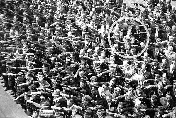 9. Hitler'i selamlamayı reddeden adam