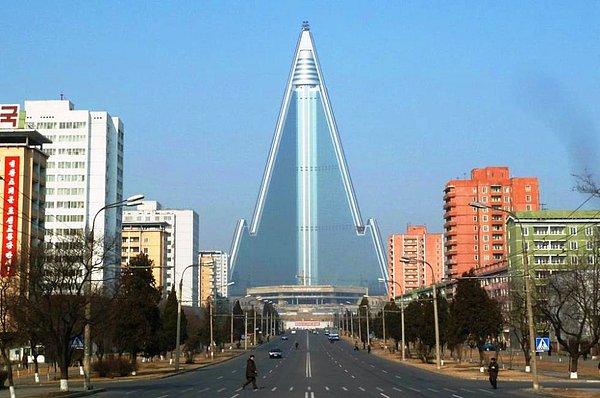 31. Kuzey Kore'de Ryugyong Hotel