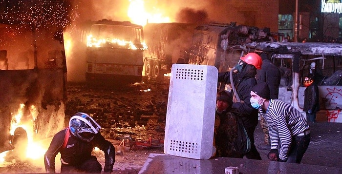 Ukrayna'da Halk Gösteri Yasağına Karşı Ayaklandı