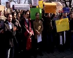 Akademisyenler Tbmm Önünde Tez Yaktı