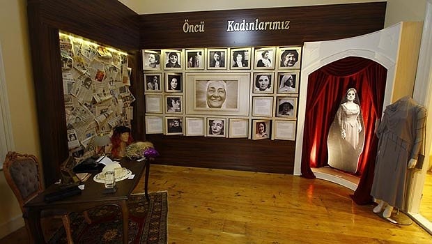 turkiye nin ilk kadin muzesi izmir konak ta acildi