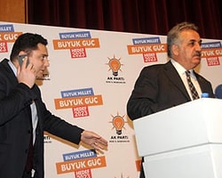 Kürsüde Konuşurken Başbakan Aradı!