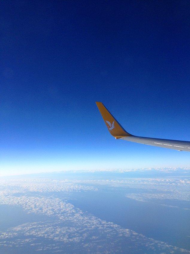 12. En büyük hobisi uçak kanadı fotoğrafı çekip Facebook'ta paylaşmak olan bu seyahat tutkunu.