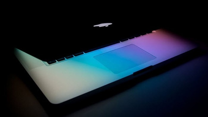 Apple Güneş Enerjili Macbook'larıyla Geliyor