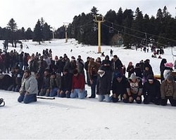 Uludağ'da Önce Namaz Kılındı Sonra Kayak Yapıldı