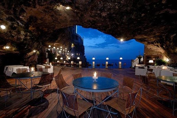 4.Hotel Ristorante Grotta Palazzese Polignano a Mare, İtalya