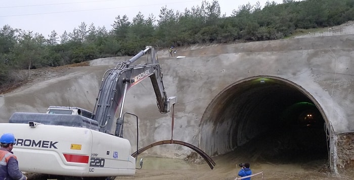 Hızlı Tren Tünelinde Göçük: 1 Ölü, 3 Yaralı