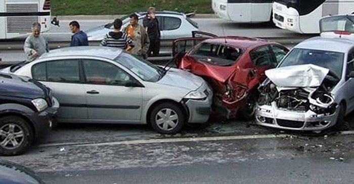 6 Araç Birbirine Girdi! Başbakan'ın Koruma Aracı da İçinde