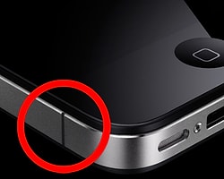 Eğer evinizde bir iPad'iniz varsa, iPhone'unuzu şarj ederken iPad adaptörünü kullanabilirsiniz. Amper farkından dolayı iPhone ile gelen standart adaptörden daha kısa sürede iPhone'unuzun şarjını doldurabilirsiniz.