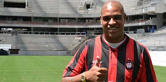 Adriano, Paranaense ile Anlaştı