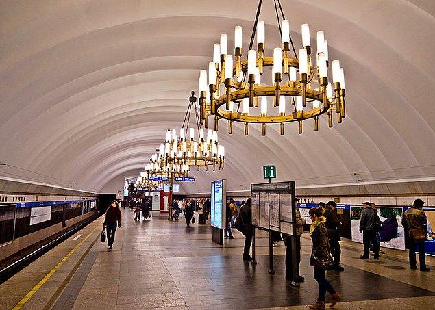 8. Saint-Petersburg metrosu (Rusya)