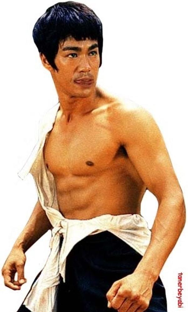 1. Bruce Lee  (Dile dikkat)