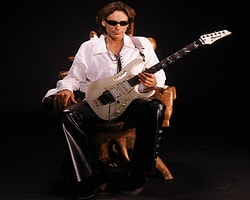 Steve Vai 28 Mart'ta Küçükçiftlik Park'ta