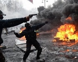 Kiev'deki Çatışmalarda 77 Kişi Öldü