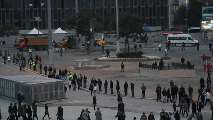 Taksim'de 'İnternet Yasası' Protestosuna Polis Müdahalesi