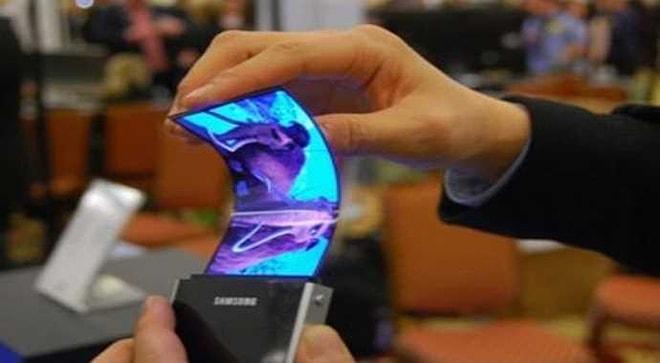 Samsung'tan Kavisli Ekranlı Telefon