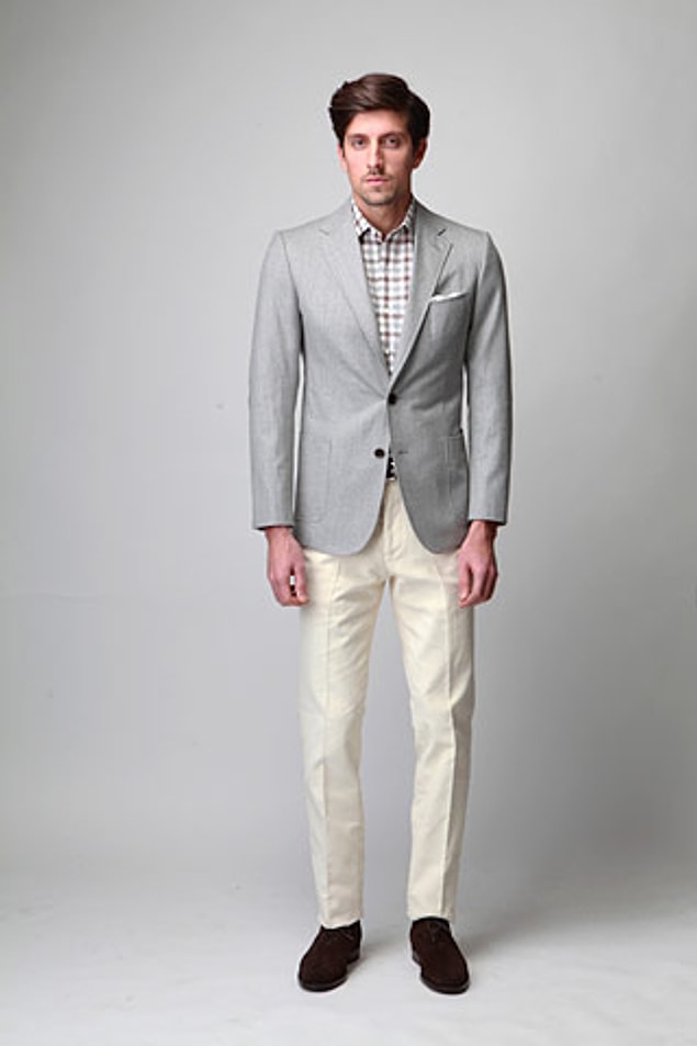 24. Daha modern ve trend bir görünüm için pantalon ayakkabıların üstünde bitmeli, tabanında değil