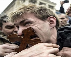 Neonaziler Ukrayna'da Komünist Avında!