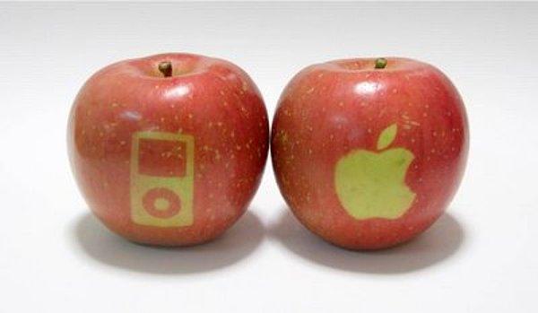 Logonu elmalara yazdım yarim, iPoda elmalar kazdım.