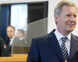 Eski Alman Lider 720 Euroluk Yolsuzluktan Aklandı