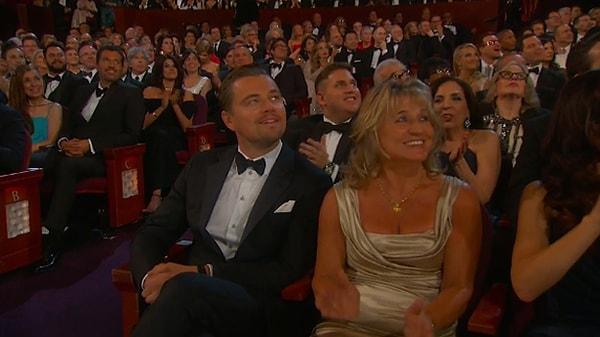 Leo En İyi Erkek Oyuncu Akademi Ödülü için diğer adaylarla birlikte ekranda kendi adını görür.