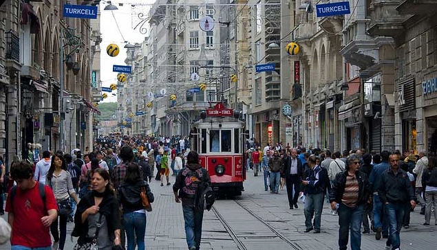 İstiklal caddesinde bir tur atmak