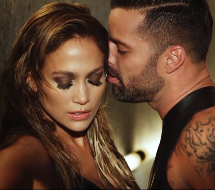 Jennifer Lopez ve Ricky Martin'den Ateşli Klip