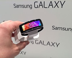 Samsung Gear Fit'e En İyi Mobil Cihaz Ödülü...