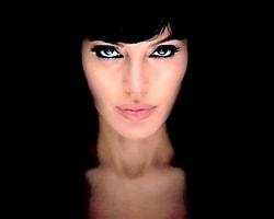 Angelina Jolie Bir Kez Daha Ameliyat Olacak