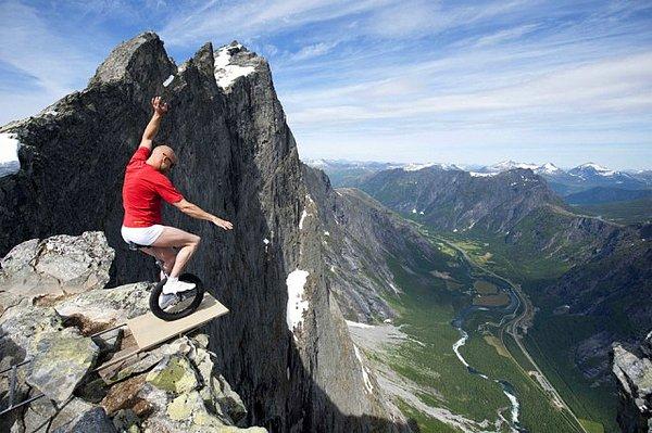 1,000 metre yukarda Norveç'te Bir Dağda