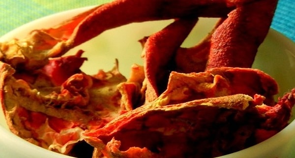 11. В случае такой неприятности, как понос, залейте кожуру свежего или сухого (в зависимости от сезона) граната водой и выпейте ее.