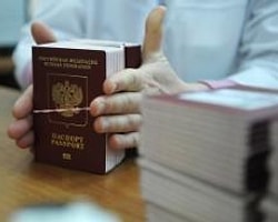 Rusya, Kırım'da Pasaport Dağıtmaya Başladı