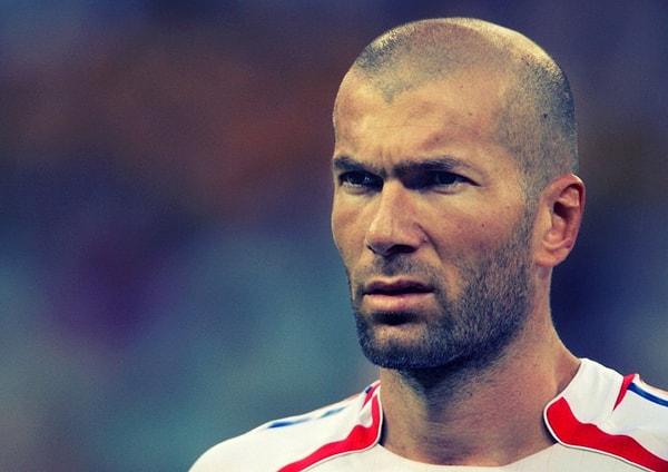 Saçınız alnınıza doğru üçgen oluşturarak iniyor mu? Zidane'da olduğu gibi: