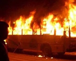 Pakistan'da Yakıt Tankeri Otobüsle Çarpıştı: 35 Ölü