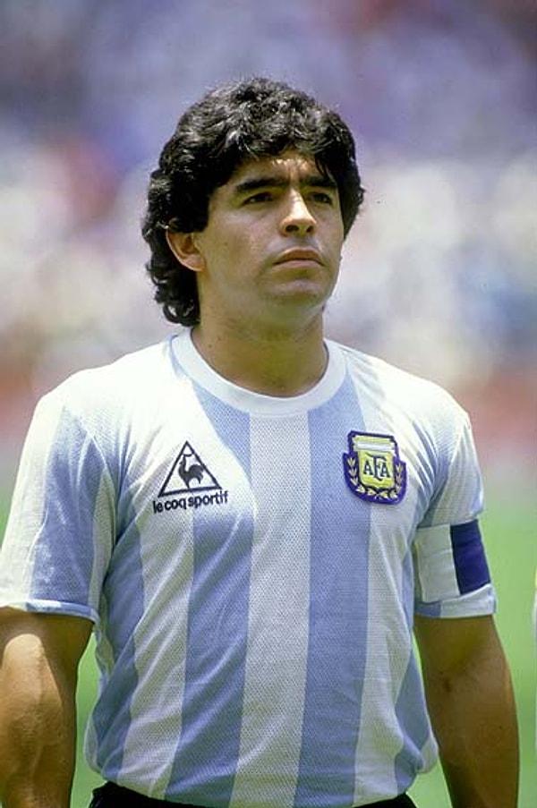 Diego Maradona - (Arjantin)