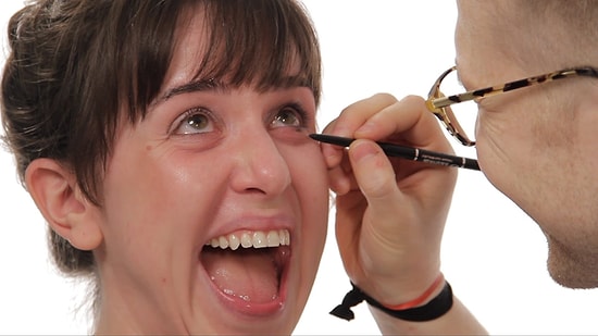 Erkekler Sevgililerinin Makyajını Yaparsa