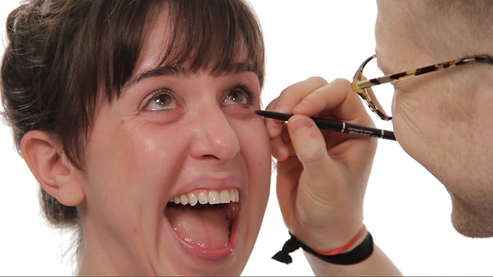 Erkekler Sevgililerinin Makyajını Yaparsa