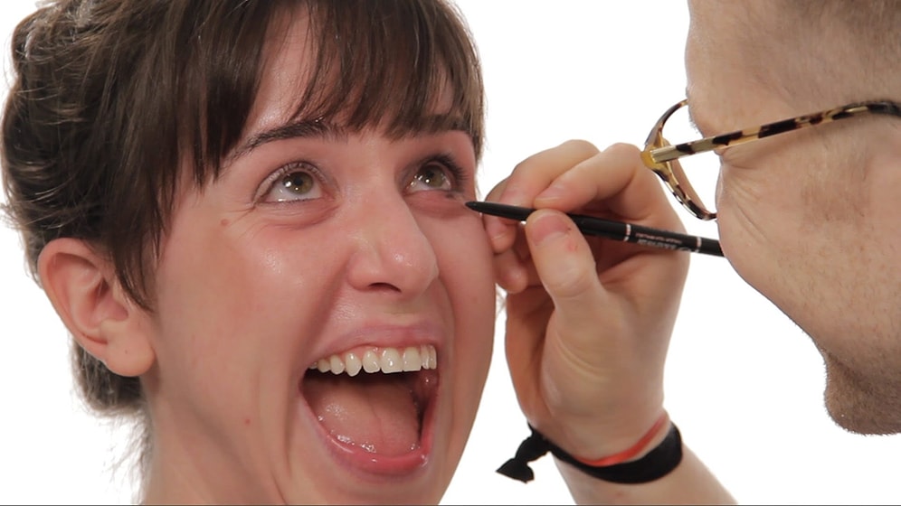 Erkekler Sevgililerinin Makyajını Yaparsa