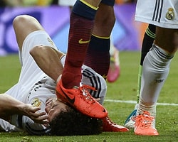 Sergio Busquets, Pepe'nin Kafasına Bastı!