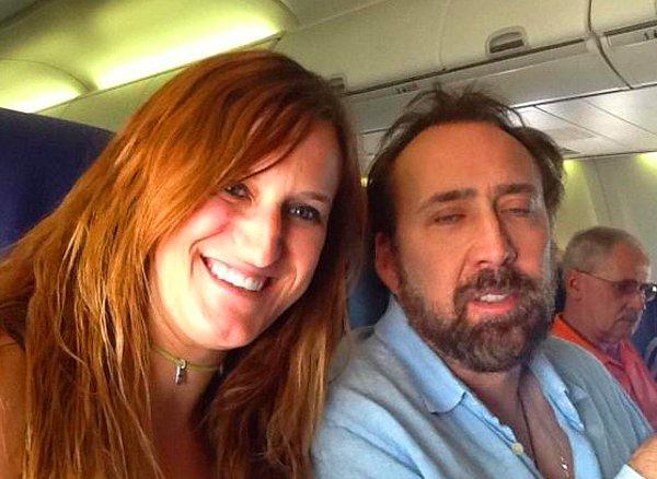 Nicolas Cage uykudan yeni uyanırken.