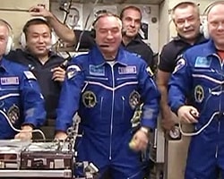 Soyuz Uui'ye Kenetlendi
