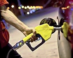 AKP döneminde benzin yüzde 210 pahalandı. Bu dönemde dolardaki yüzde 35'lik artıştan arındırıldığında benzin fiyatındaki net artış yüzde 129'a geliyor.
