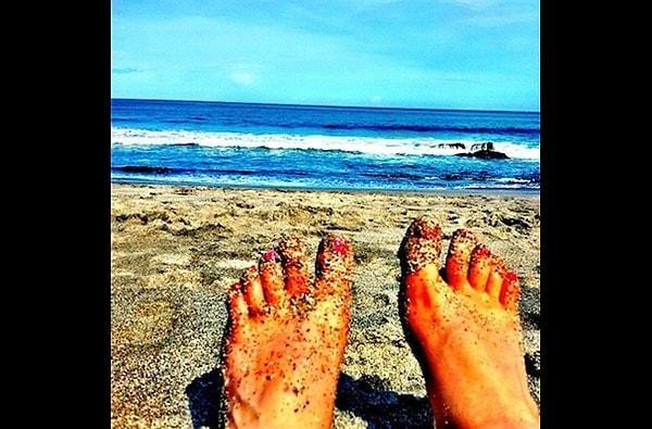 8. Instagram'a plajda çekilmiş ayak fotosu eklemeye devam edersek