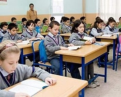 İlkokullarda Mescidin Önü Açıldı