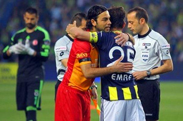 3. Sahada olan 22 futbolcudan sadece bir tanesi hala aktif futbolcu: Emre Belözoğlu