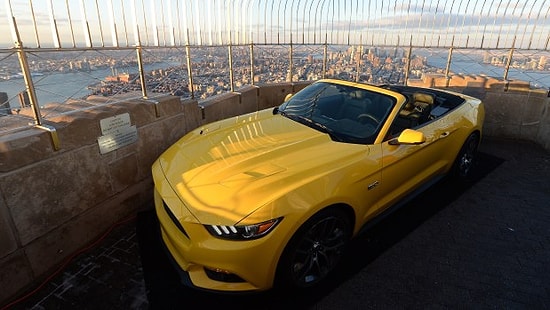 Mustang, New York'un Tepesine Çıktı