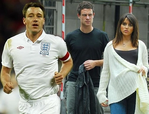 John Terry takım arkadaşı Wayne Bridge'in sevgilisiyle birlikte olmuş ve iki futbolcunun arası açılmış.